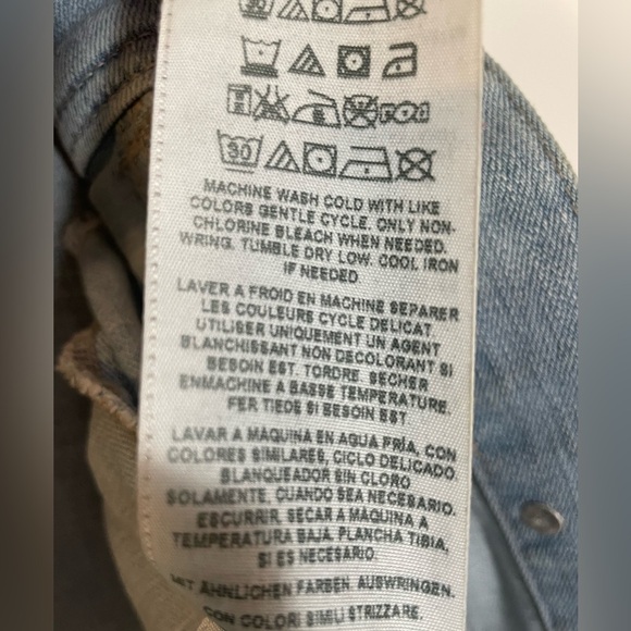 Guess Light Wash Blue Denim Sleeveless Jacket Vest Size L/P Distressed EUC Y2K - Picture 7 of 9